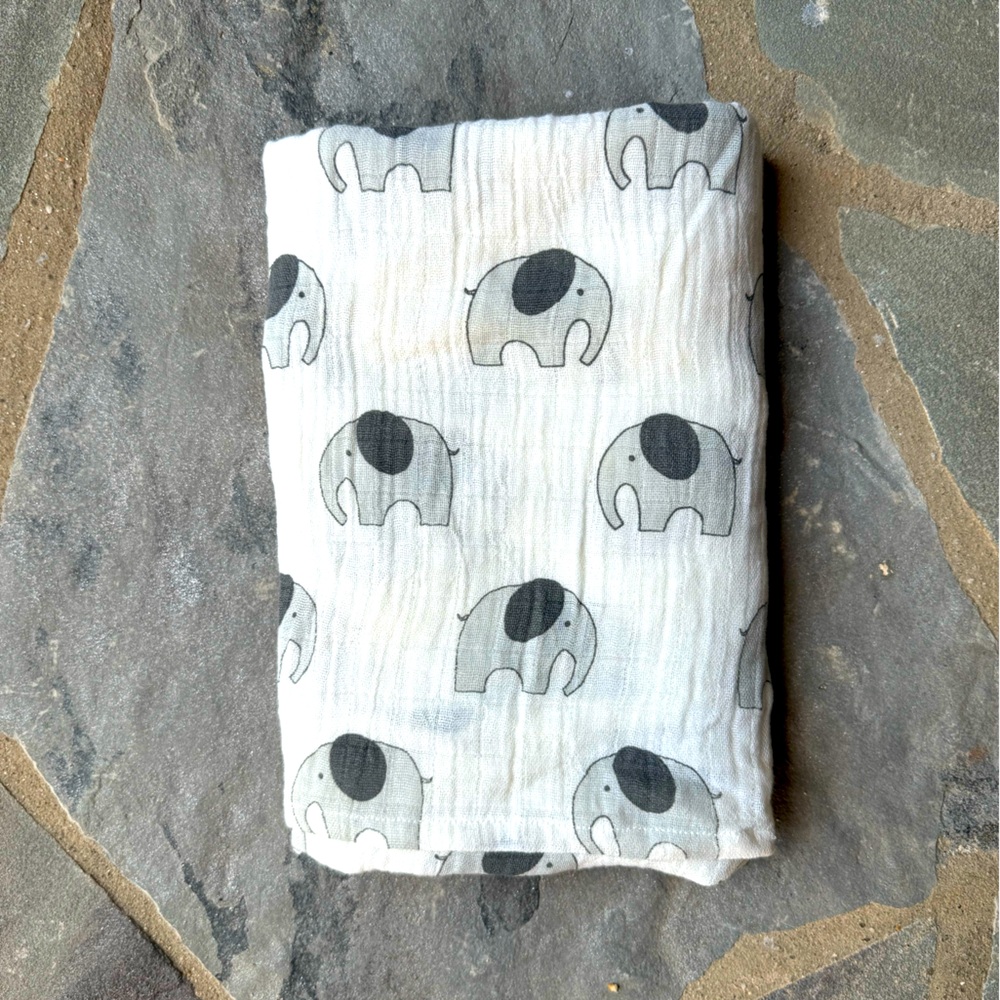 New🌟Anthropologie Muslin Swaddle Blankets - Baby Elephants